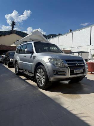 MITSUBISHI PAJERO FULL 2015