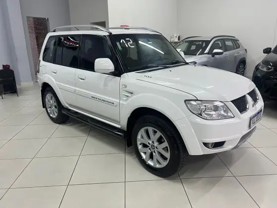 MITSUBISHI PAJERO TR4 2012