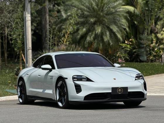 PORSCHE TAYCAN 2021
