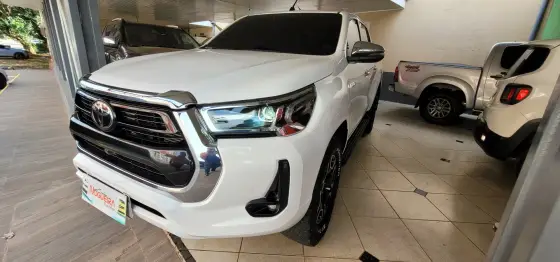 TOYOTA HILUX 2023