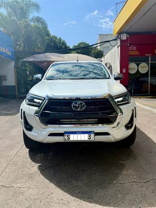 TOYOTA HILUX 2024