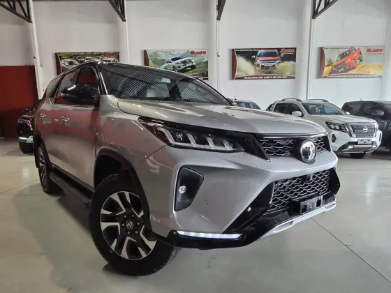 TOYOTA HILUX SW4 2024