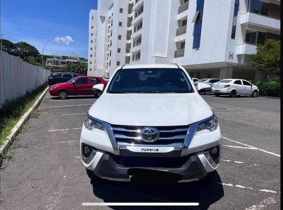 TOYOTA HILUX SW4 2017