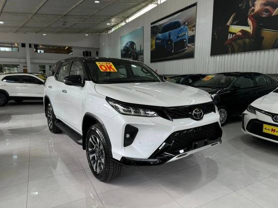 TOYOTA HILUX SW4 2025