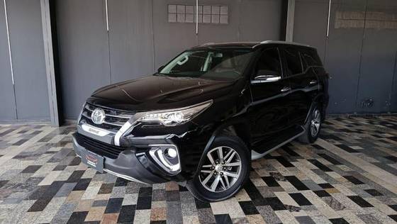TOYOTA HILUX SW4 2016