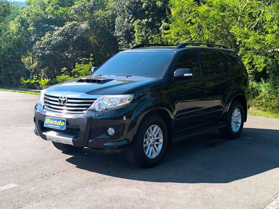 TOYOTA HILUX SW4 2014