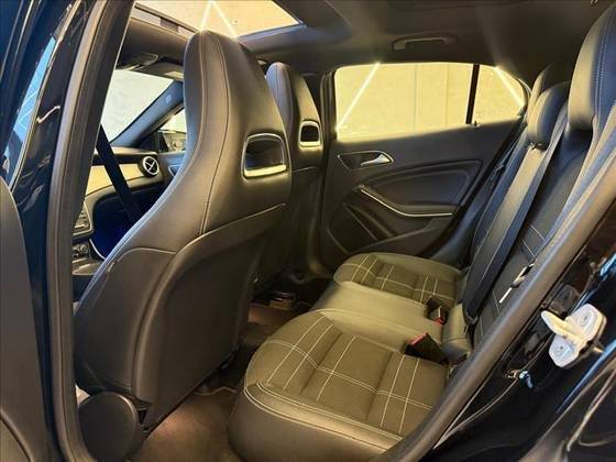 MERCEDES-BENZ GLA 200 2015