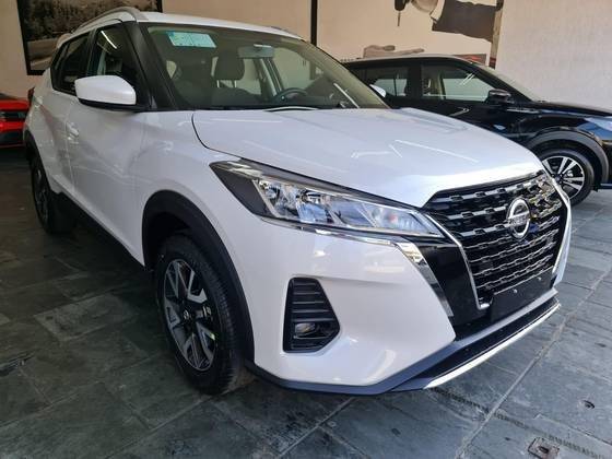 NISSAN KICKS PLAY 2025