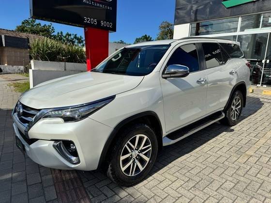 TOYOTA HILUX SW4 2018