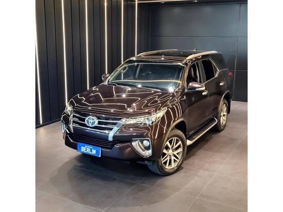 TOYOTA HILUX SW4 2017