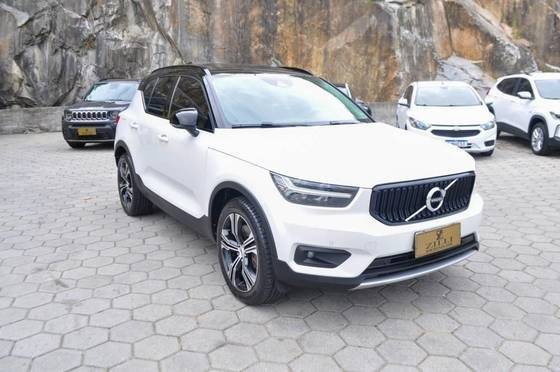 VOLVO XC40 2022