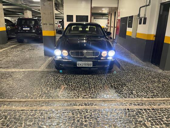 JAGUAR XJ8 2004