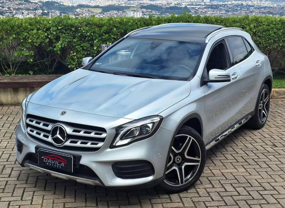 MERCEDES-BENZ GLA 250 2019