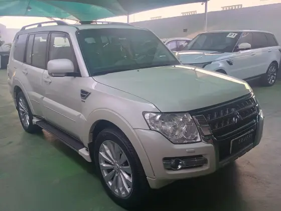 MITSUBISHI PAJERO FULL 2017