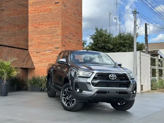 TOYOTA HILUX 2025