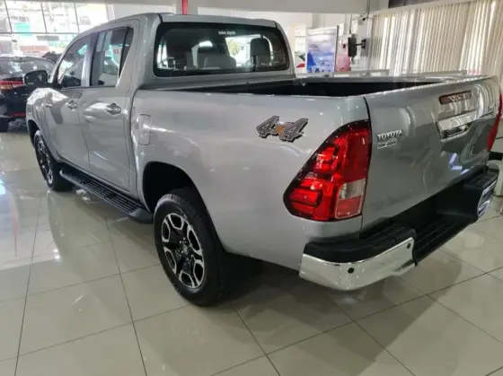 TOYOTA HILUX 2025