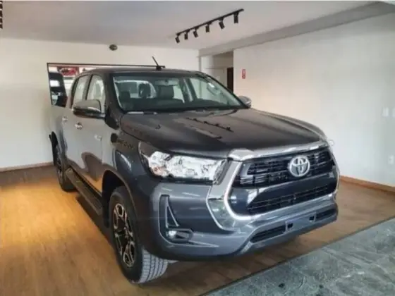 TOYOTA HILUX 2025
