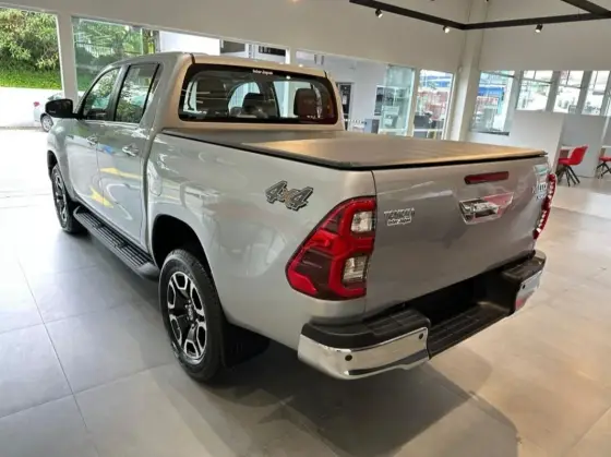 TOYOTA HILUX 2025