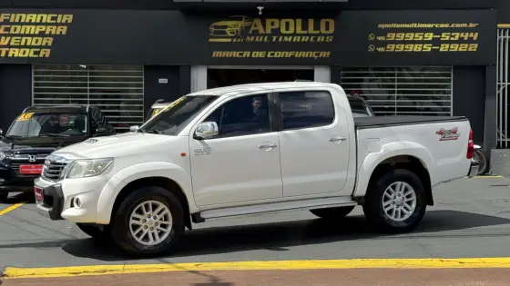 TOYOTA HILUX 2015