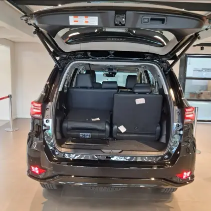 TOYOTA HILUX SW4 2025