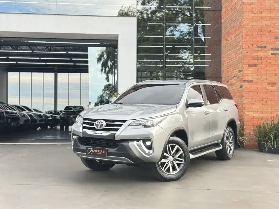 TOYOTA HILUX SW4 2020