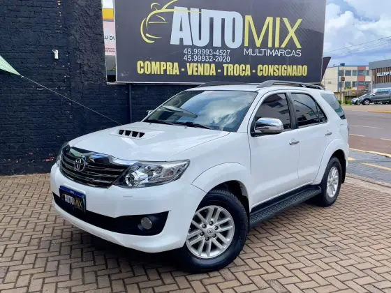 TOYOTA HILUX SW4 2013