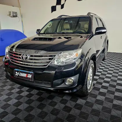 TOYOTA HILUX SW4 2015