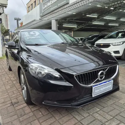 VOLVO V40 2019