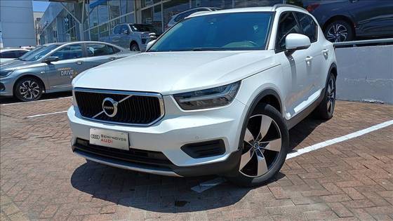 VOLVO XC40 2021