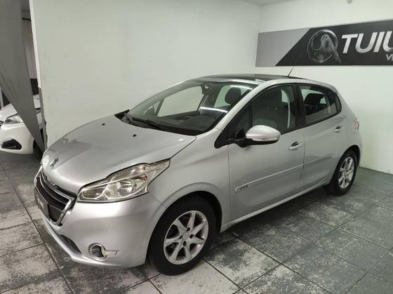 PEUGEOT 208 2015