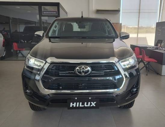 TOYOTA HILUX 2025
