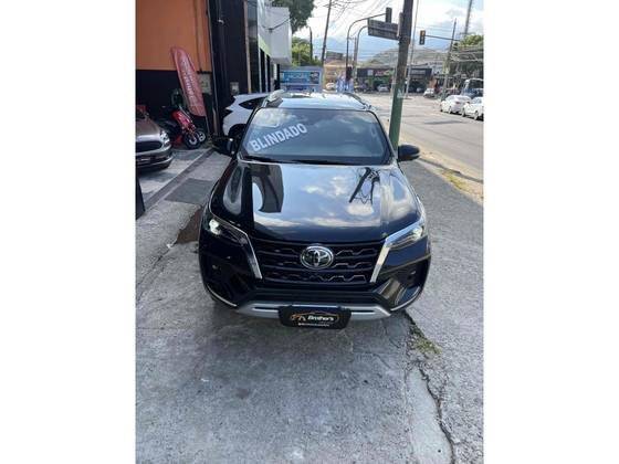 TOYOTA HILUX SW4 2023