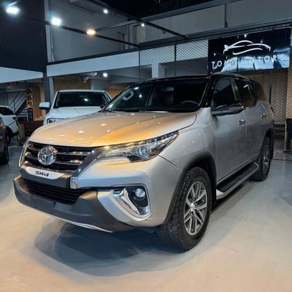 TOYOTA HILUX SW4 2019