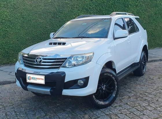 TOYOTA HILUX SW4 2012