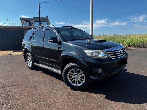 TOYOTA HILUX SW4 2012