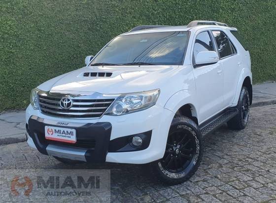 TOYOTA HILUX SW4 2012