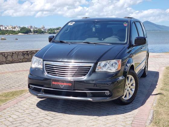 CHRYSLER TOWN & COUNTRY 2012