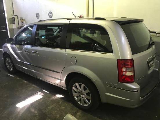 CHRYSLER TOWN & COUNTRY 2010