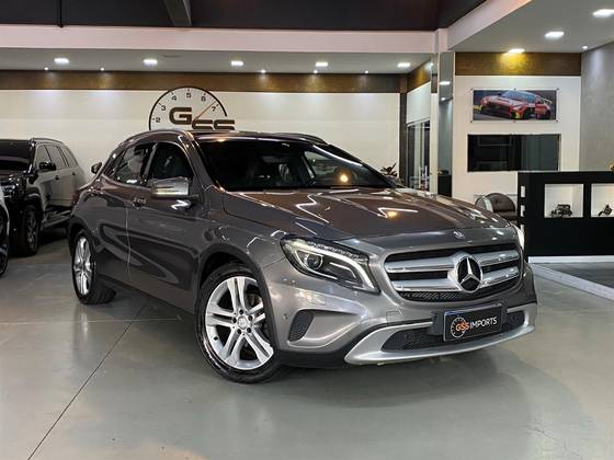 MERCEDES-BENZ GLA 200 2015
