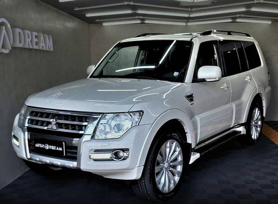 MITSUBISHI PAJERO FULL 2016