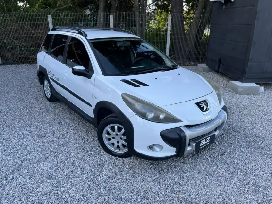 PEUGEOT 207 2012