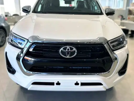 TOYOTA HILUX 2025
