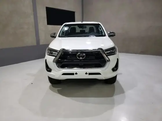 TOYOTA HILUX 2025