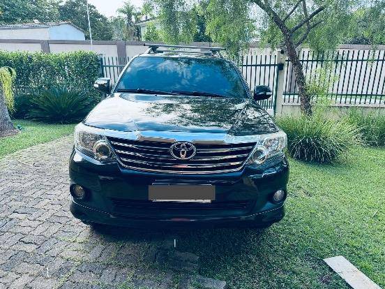 TOYOTA HILUX SW4 2015