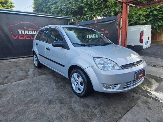 FORD FIESTA 2004