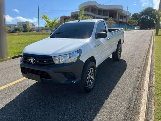 TOYOTA HILUX 2024