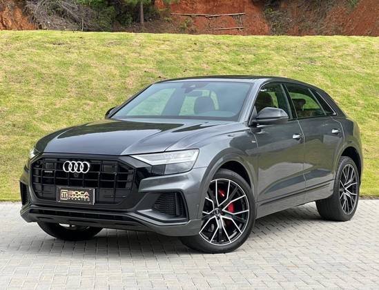 AUDI Q8 2020