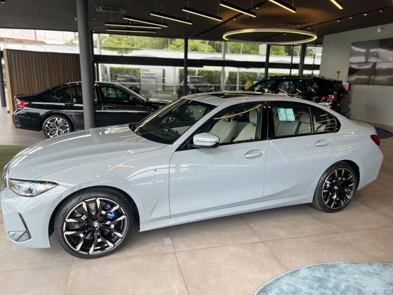 BMW 320i 2025