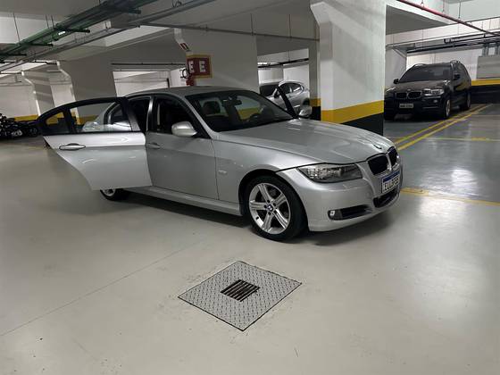 BMW 320i 2011