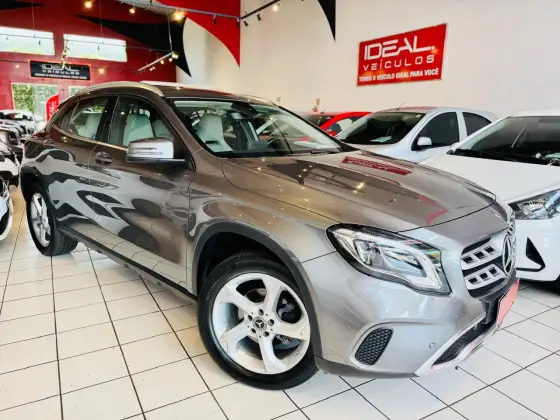 MERCEDES-BENZ GLA 200 2019